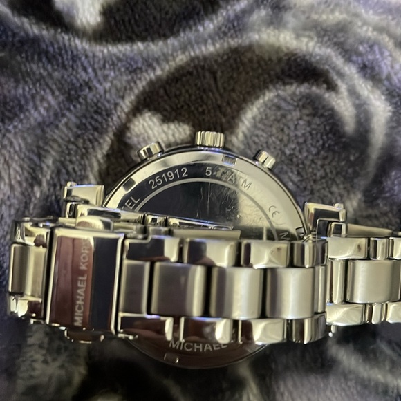 Michael Kors silver watch - Picture 4 of 5